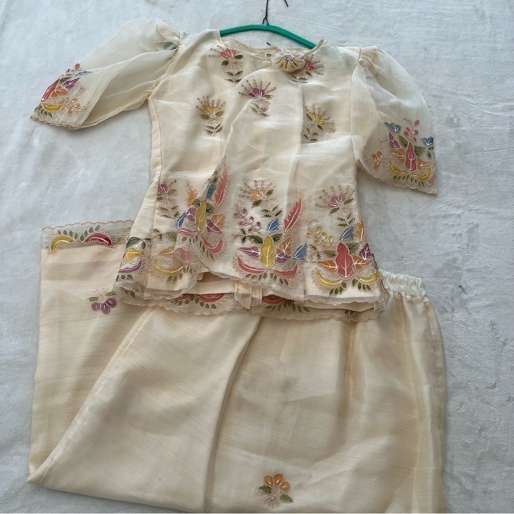 VINTAGE Handmade Floral Embroidered Blouse Skirt with Scarf